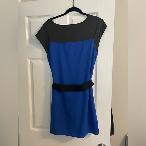 Express Color Block Dress - Picture 2 of 3
